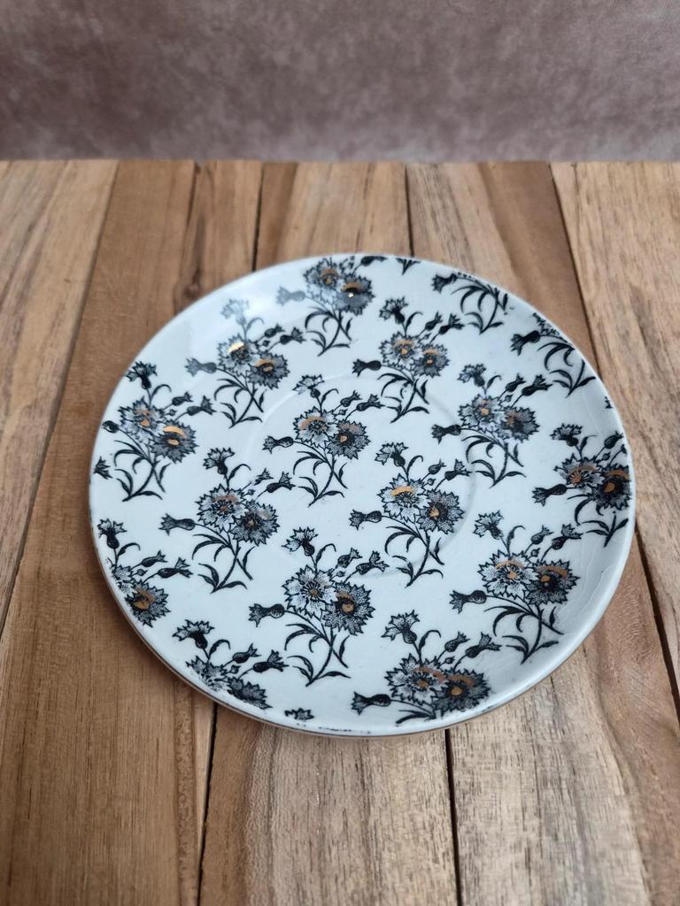 Tasse et soucoupe anciennes Gien – terre de fer – décor floral doré