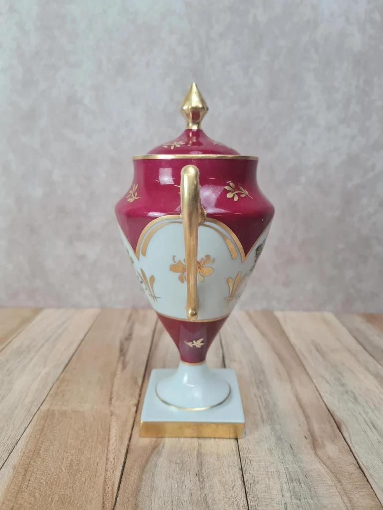 Pot couvert vintage en porcelaine de Limoges, décor peint main C.i.d. style amphore