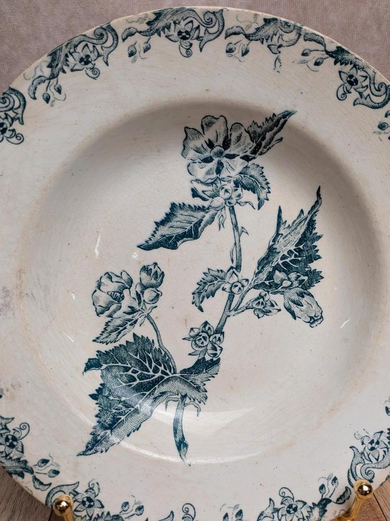 Assiette creuse ancienne Terre de Fer décor floral