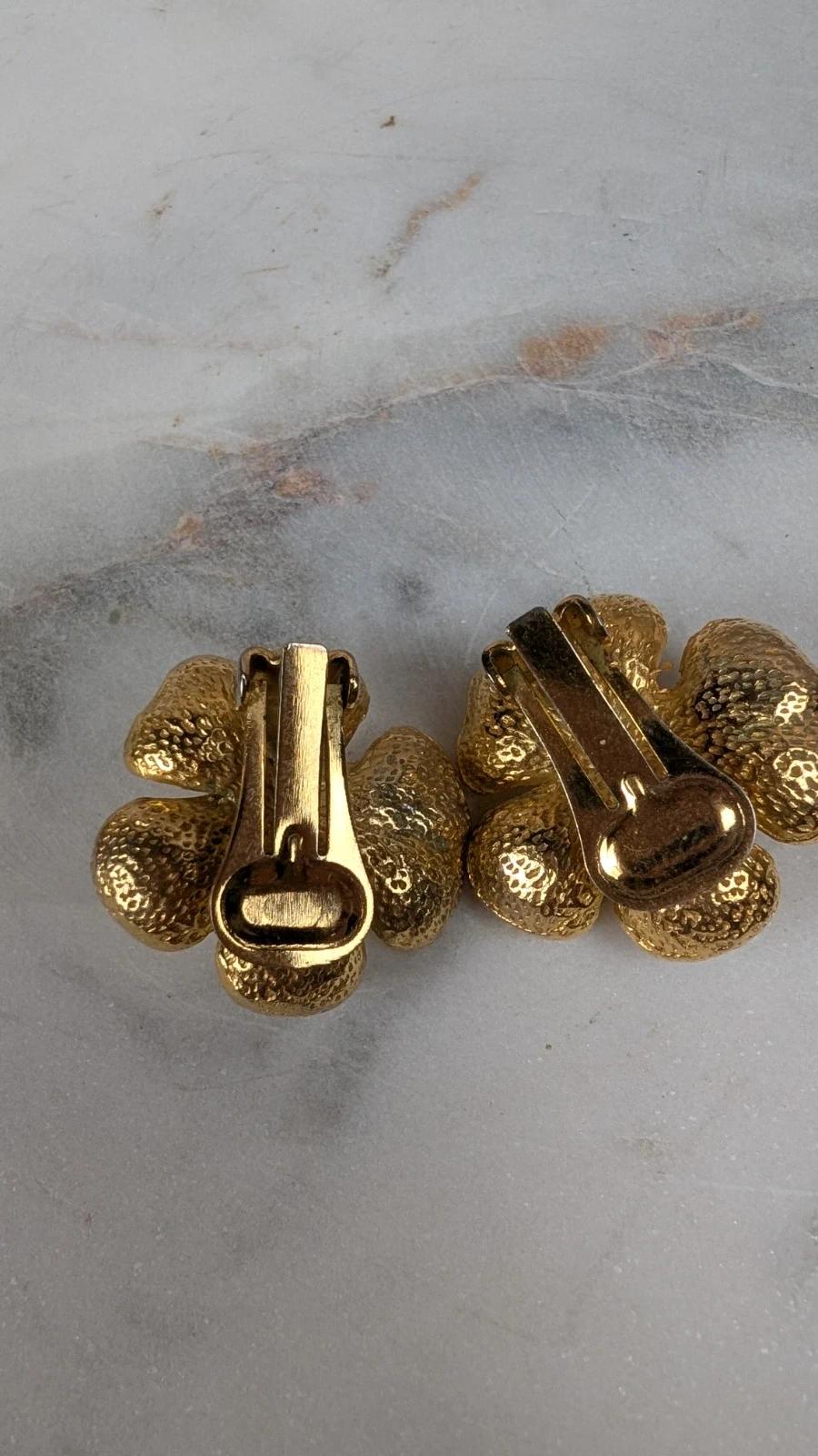 Boucles d’oreilles vintage à clips dorées fleur & perle