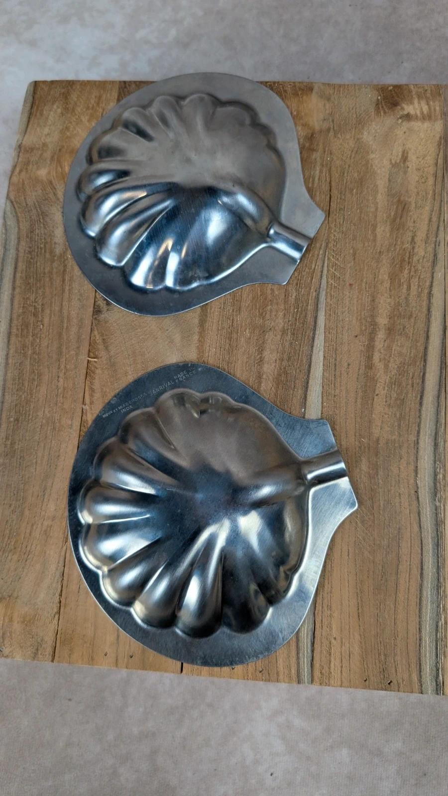 Lot de 4 coupelles anciennes en inox – forme coquille saint jacques