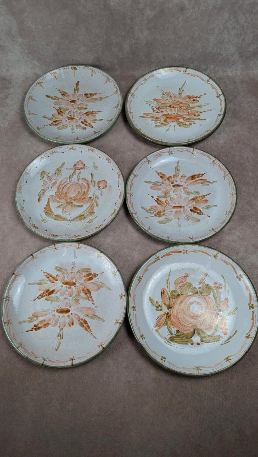 Lot de 6 assiettes plates artisanales signées Maïté – décors peints à la main
