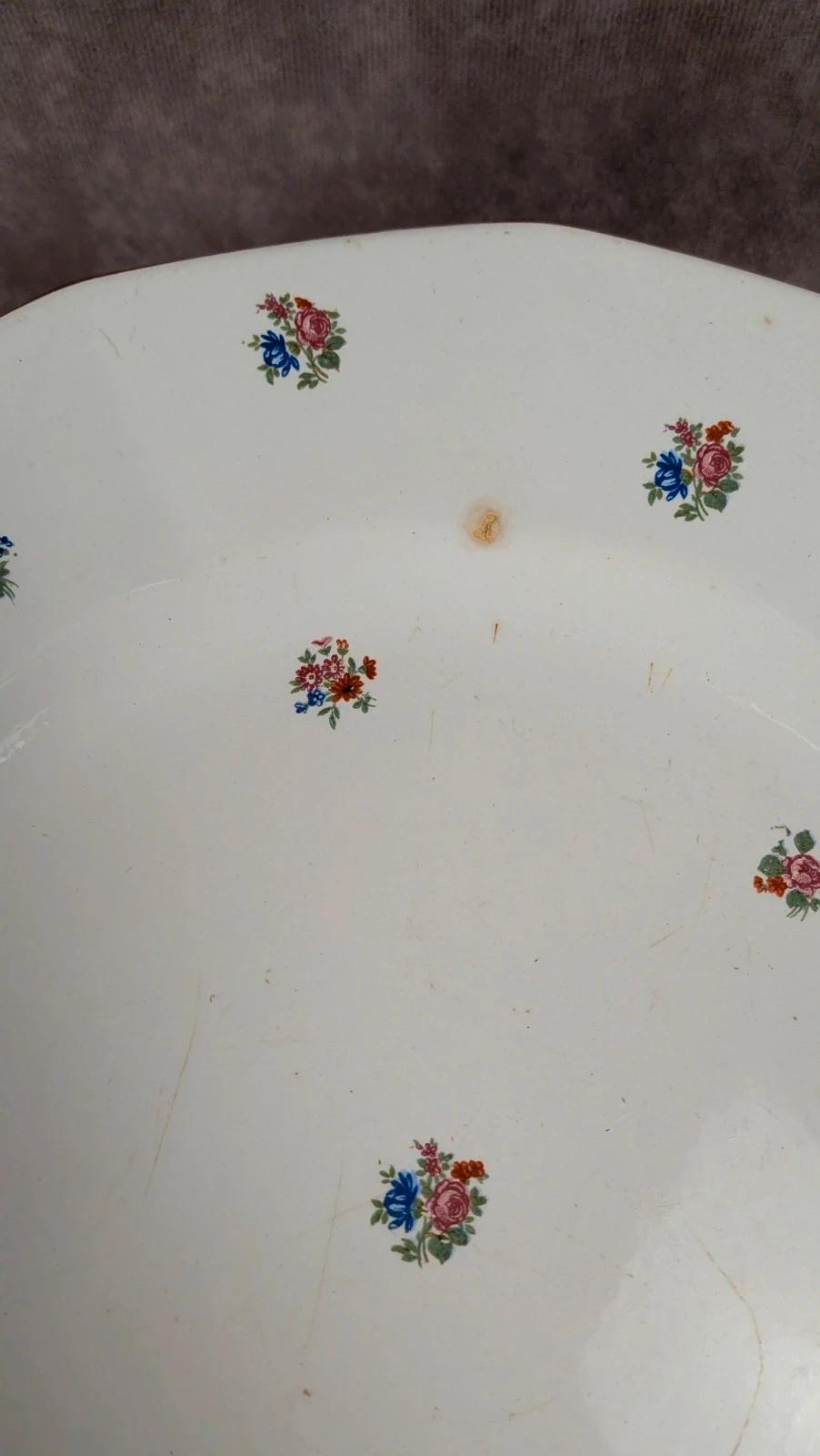 Ensemble dépareillé Digoin Sarreguemines –plats & saladier fleuri ancien