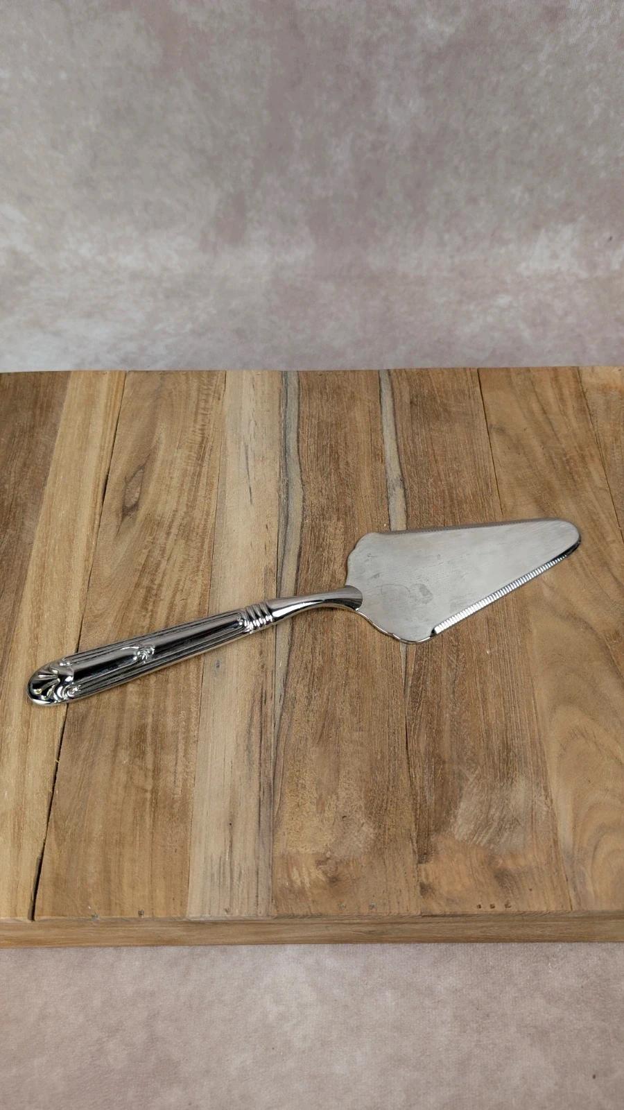 Élégante pelle à tarte vintage en métal argenté