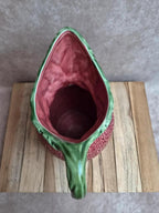 Pichet en barbotine forme fraise – céramique vintage