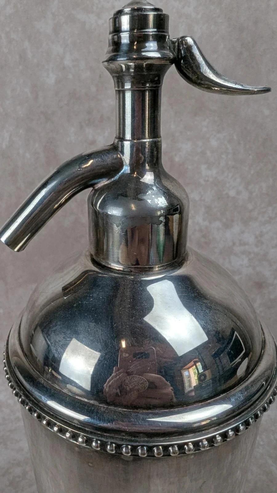 Ancien siphon à soda en métal argenté