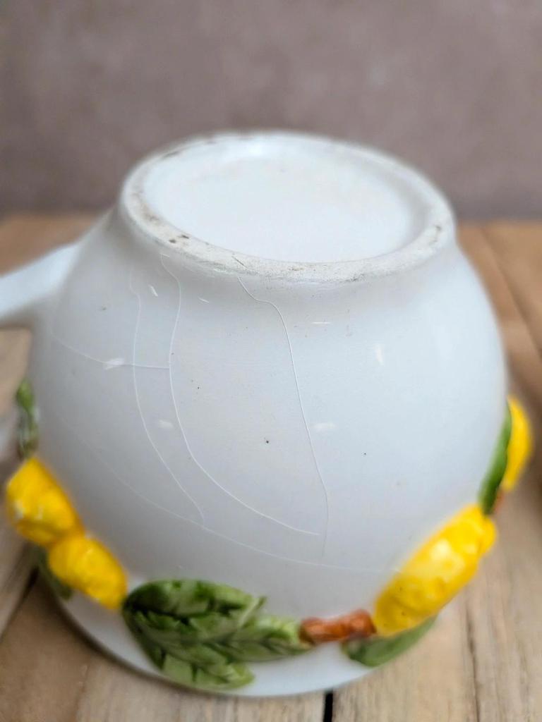 Lot de 2 tasses et 2 soucoupes en barbotine décor citrons