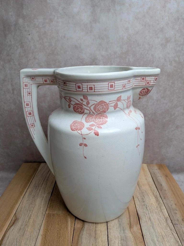 Ancien broc en terre de fer Creil et Montereau modèle Rosen