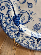 Plat rond Terre de Fer Creil et Montereau Flora – bleu ancien – 29 cm