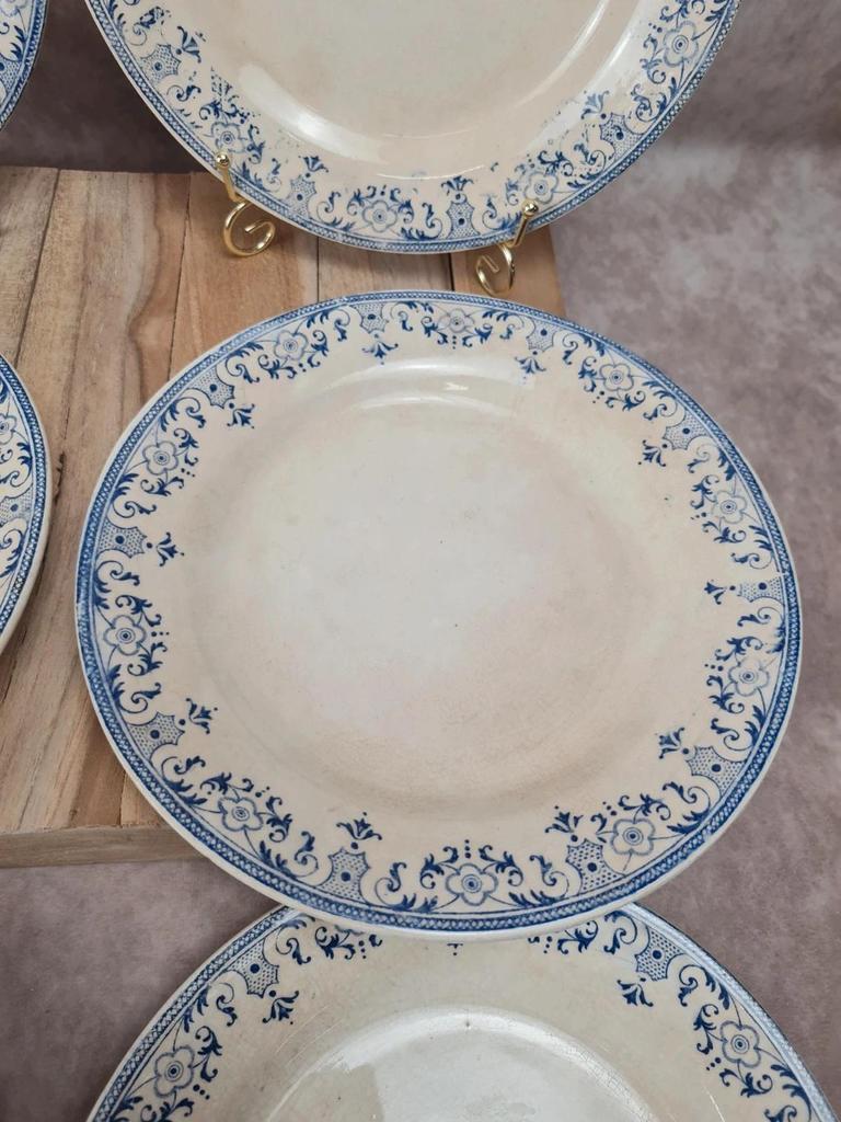 Lot de 7 assiettes plates anciennes Creil et Montereau. Service La Vallières, 23 cm