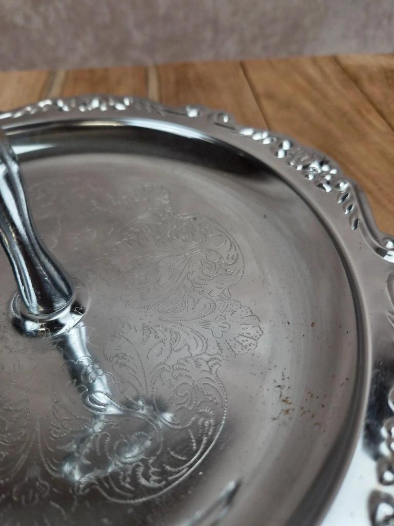 Petit présentoir rond vintage en métal chromé – style rocaille