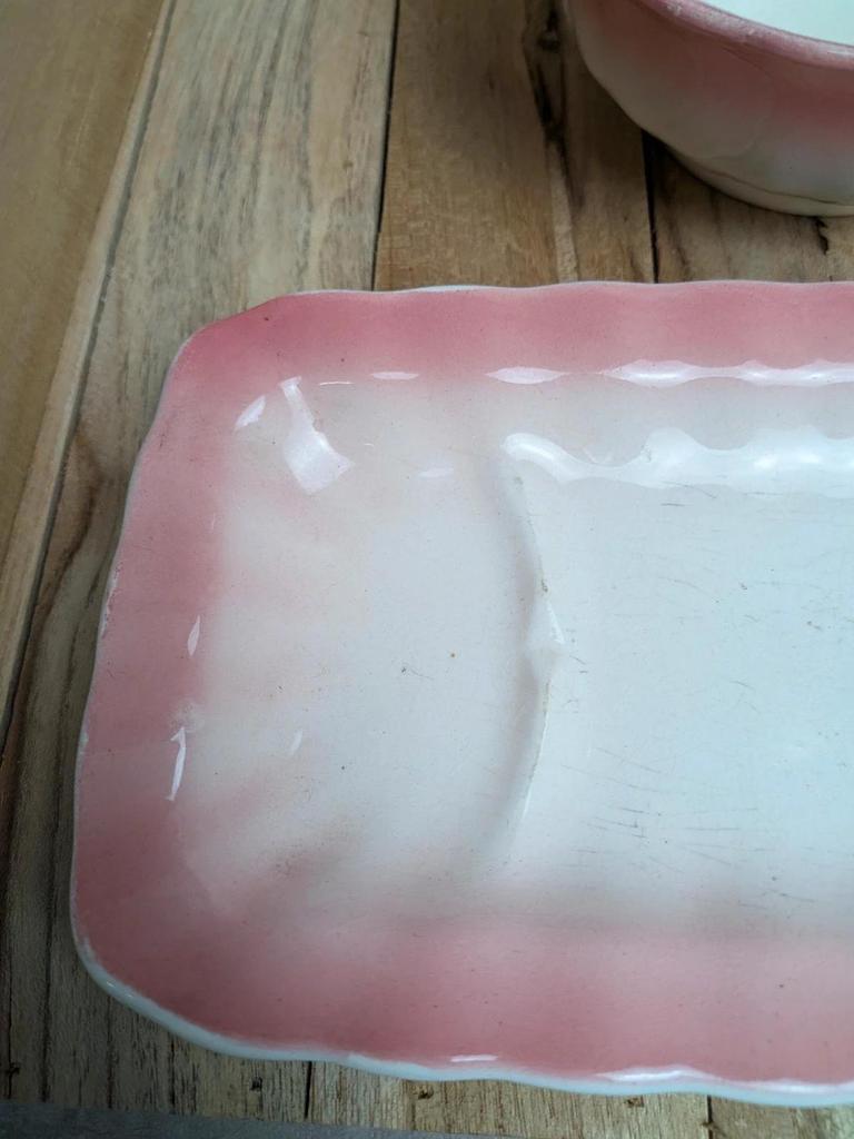 Ancien ensemble de toilette en terre de fer Longchamp rose