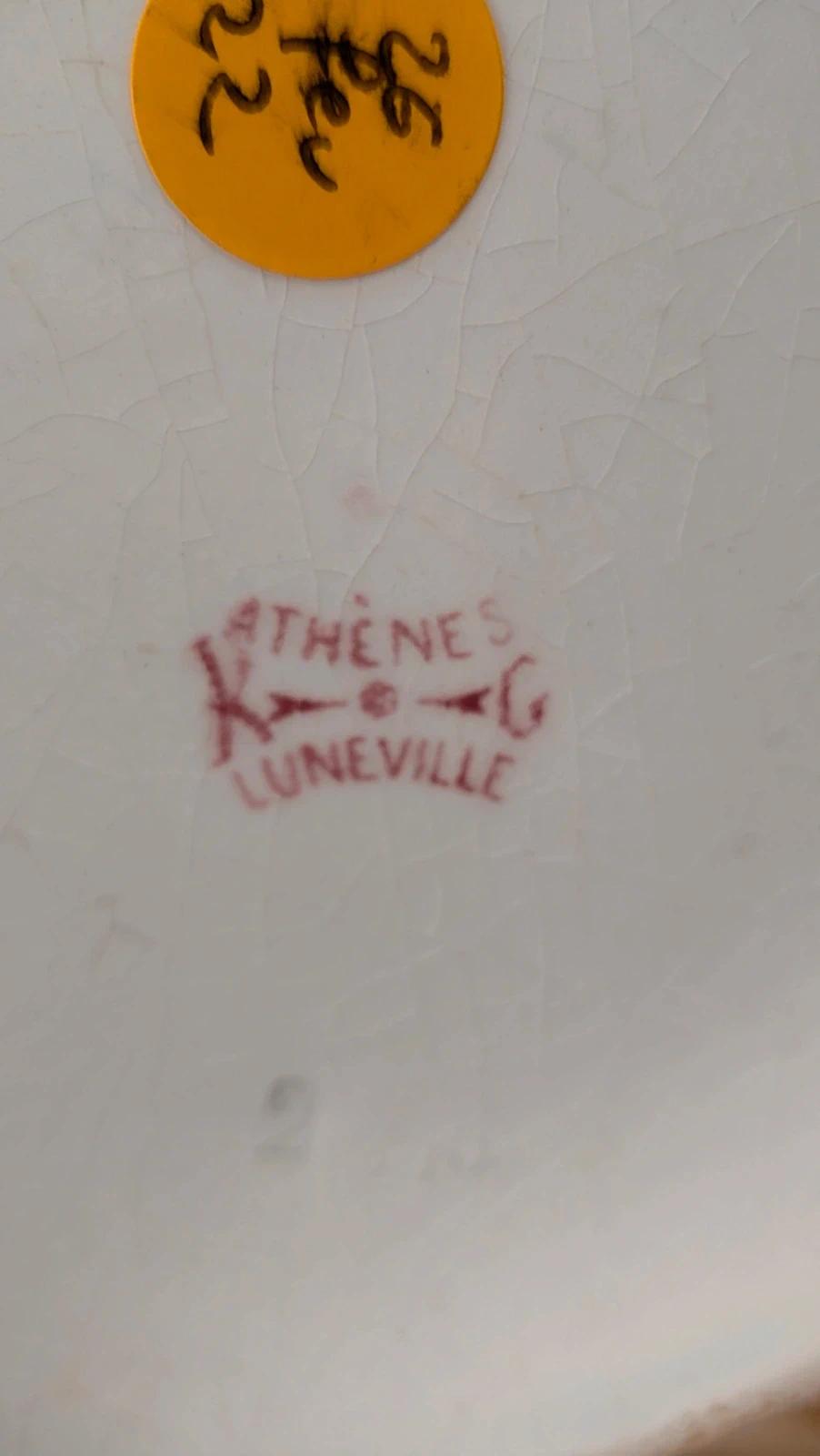 Broc de toilette ancien Kg Lunéville modèle Athènes décor rouge – grand format