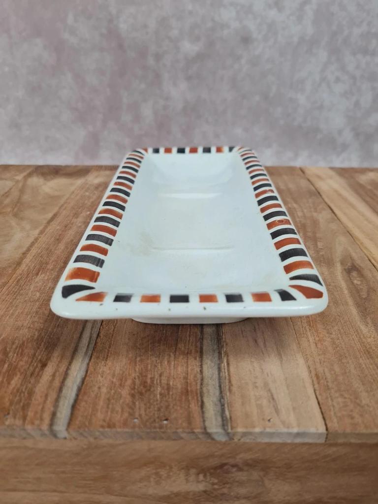 🧼 Ancien porte-peigne ou vide-poches en faïence blanche à décor géométrique noir et ocre
