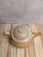 Théière vintage en grès émaillé beige moucheté – Style rustique