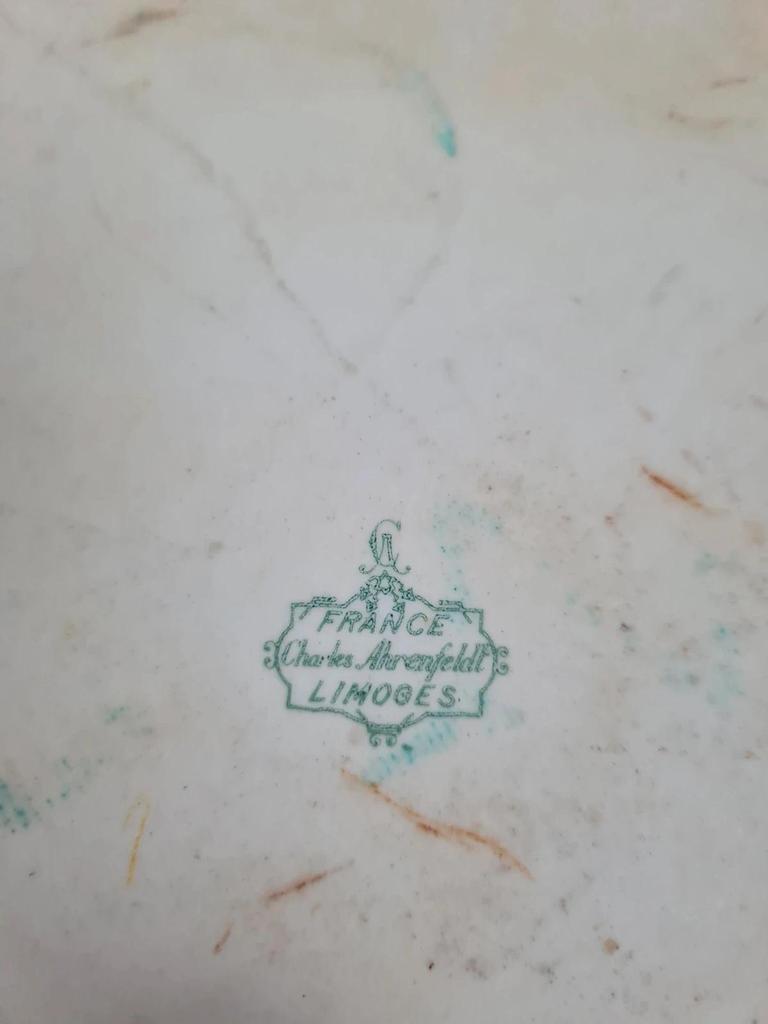 Plat ancien en porcelaine de Limoges Charles Ahrenfeldt – décor doré 🌿