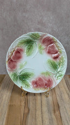 Assiette barbotine motif fraises