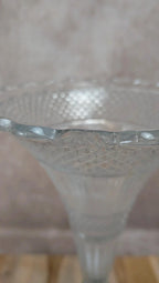 Vase tulipe vintage en verre pressé sur pied métal argenté – centre de table