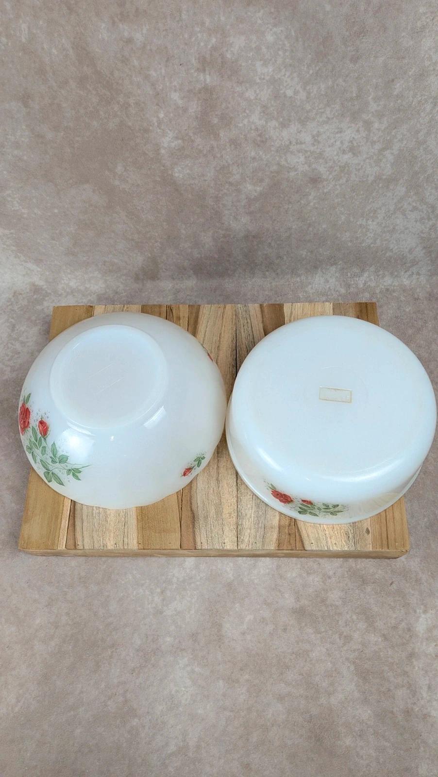 Lot de 2 plats Arcopal motif rose