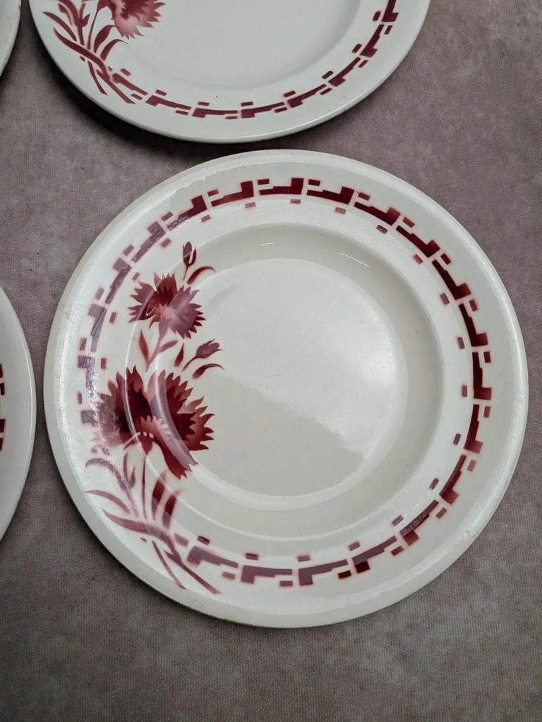 Lot de 6 assiettes plates en terre de fer Longwy – Modèle Viennois – Fleurs rouges