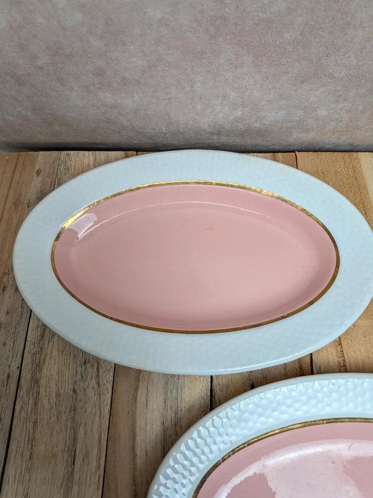 Lot de 2 petits plats ovales terre de fer L’amandinoise modèle Excellence rose et doré