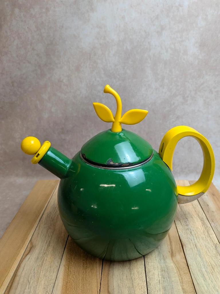 Bouilloire sifflante vintage pomme 🍏 Tôle émaillée verte et jaune