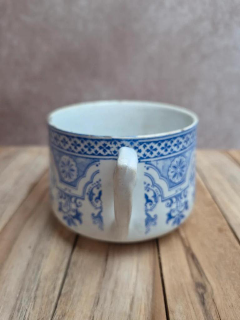 Grande tasse à chocolat ancienne Hamage Nord Renaissance – Terre de fer, décor bleu & blanc rare