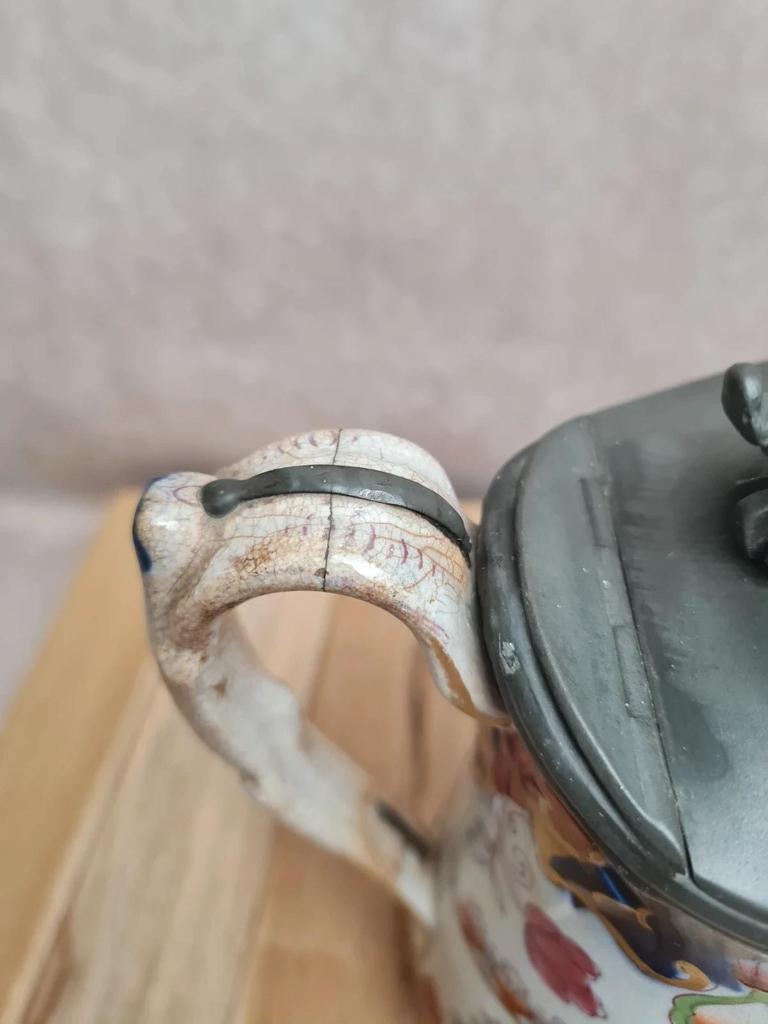 Pichet ancien japonisant Xixe couvercle étain décor Imari