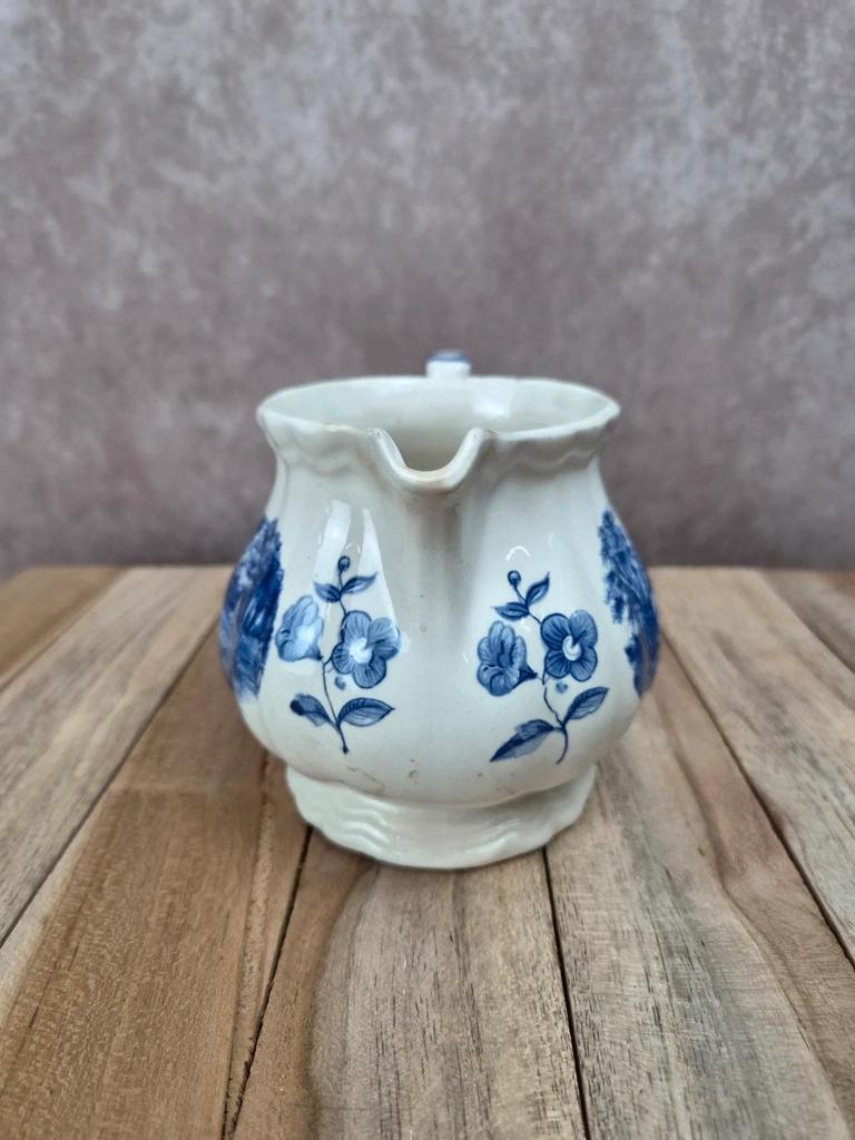 Pichet / pot à lait Sarreguemines Romantique bleu – décor champêtre – faïence vintage