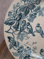Assiette ancienne Terre de Fer Le Bûcheron Paris – Décor oiseaux bleu