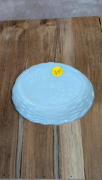 Poule sur panier en verre opalin blanc – marquée Sv