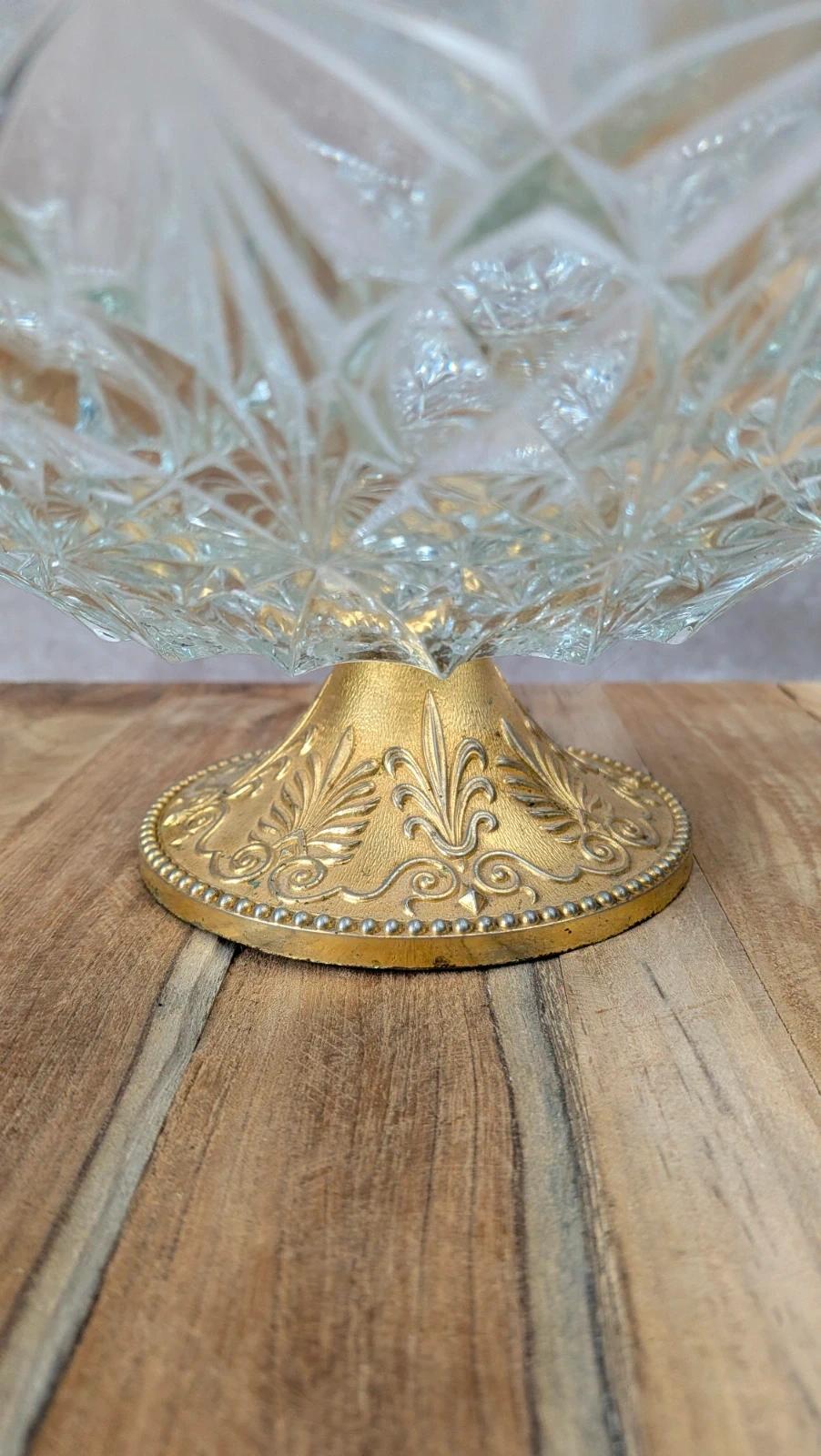 Coupe vintage sur pied en laiton