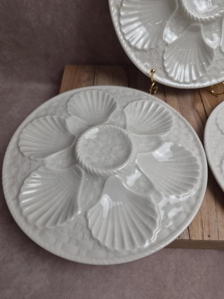 Lot de 3 assiettes à huîtres / coquillages Chantilly France – Blanc craquelé