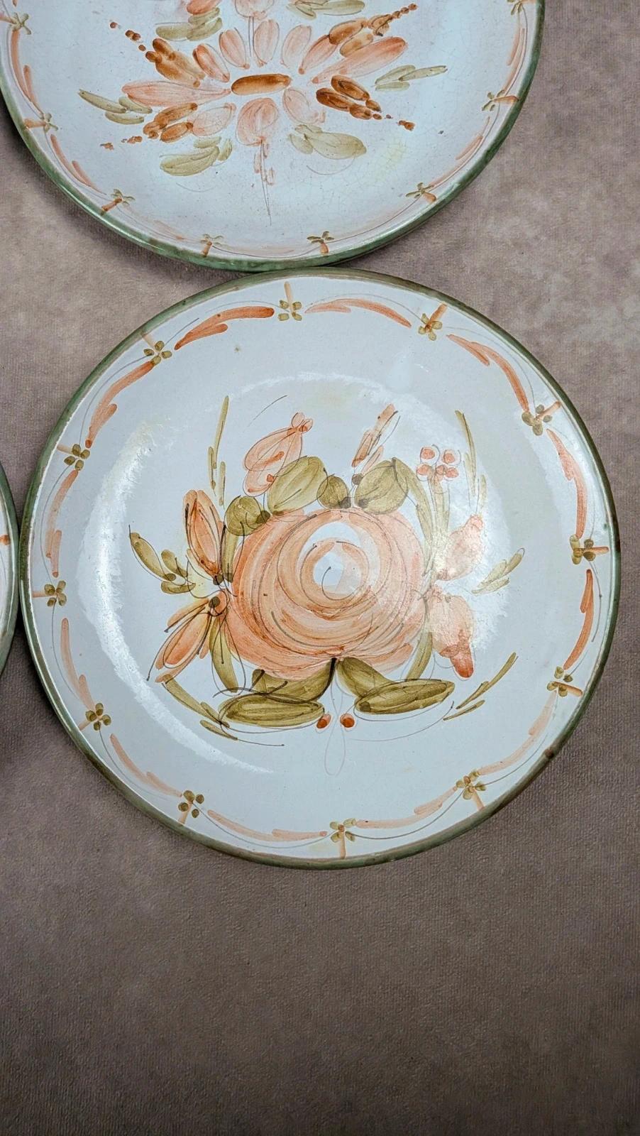 Lot de 6 assiettes plates artisanales signées Maïté – décors peints à la main