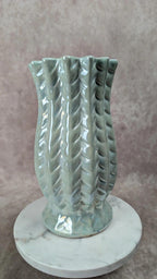 Vase en céramique vintage émaillé vert pâle
