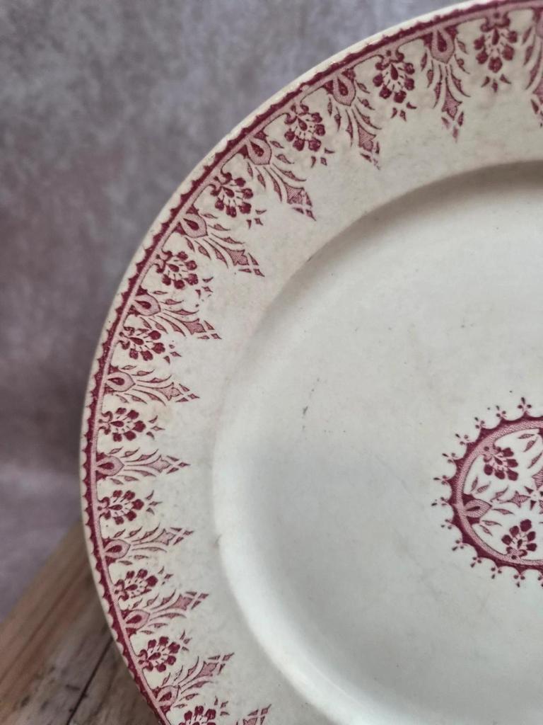 Assiette ancienne Sarreguemines & Digoin modèle Alger rouge – Terre de fer décor floral