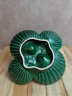 Serviteur vintage en céramique verte coquillages style Vallauris