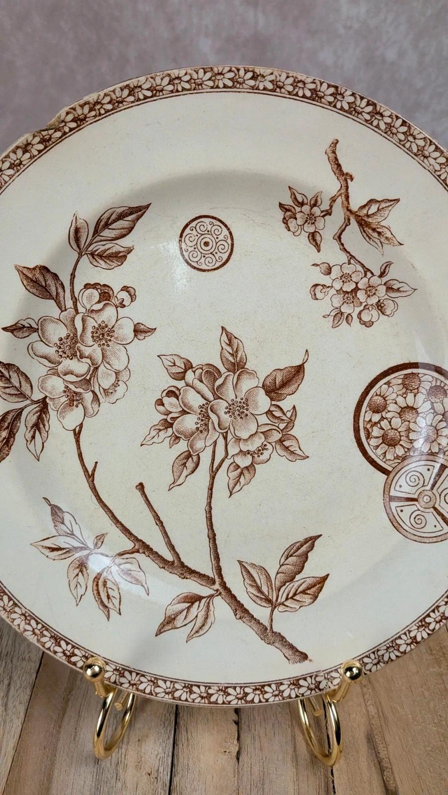 Assiette plate ancienne Terre de Fer – modèle Marguerite