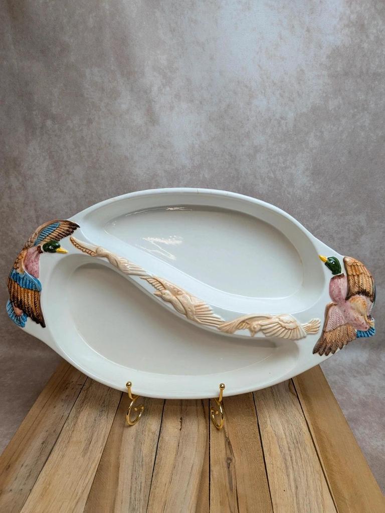 Grand plat vintage en barbotine décor canards