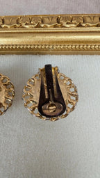 Boucles d’oreilles à clips dorées et perle vintage