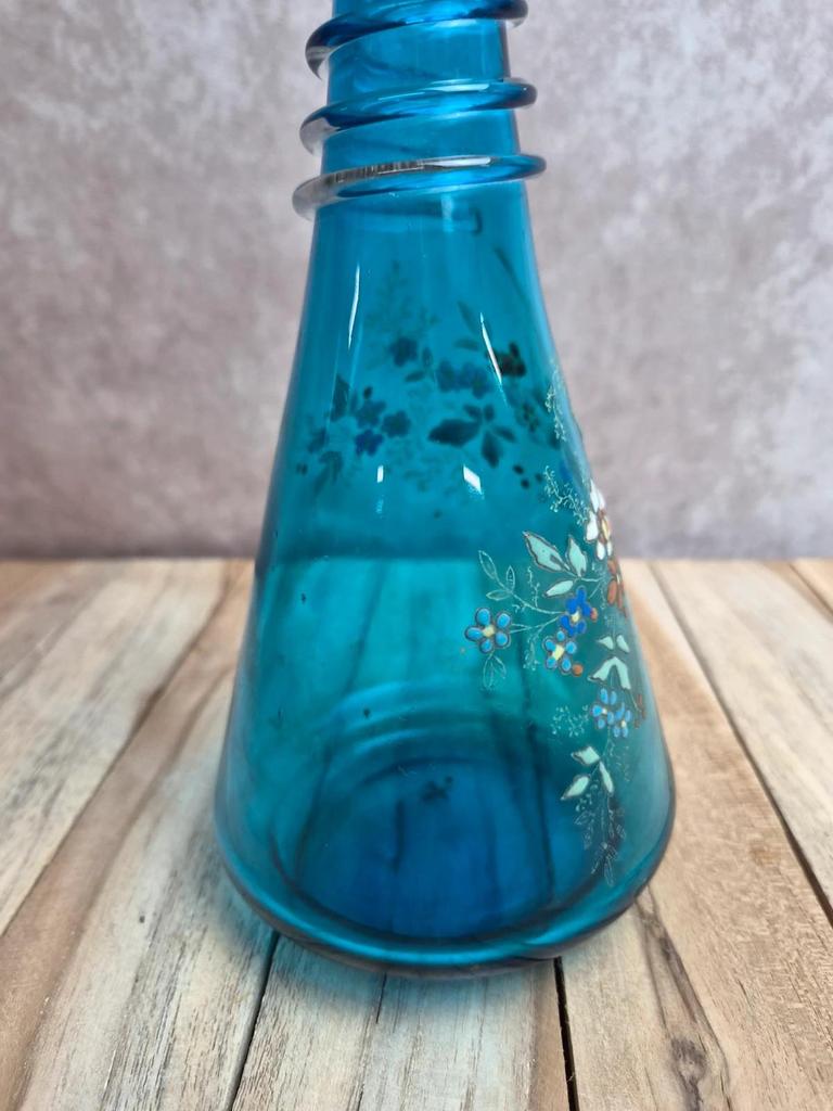 Bouteille ancienne Legras en verre bleu émaillé – décor floral Art nouveau