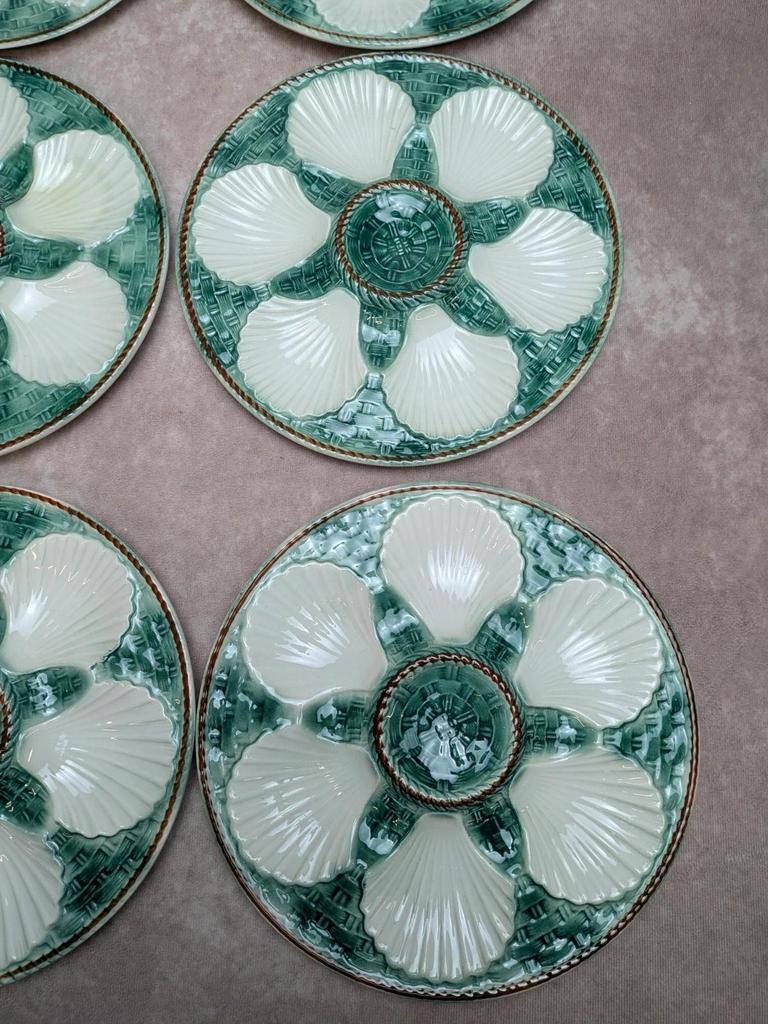 Service 12 assiettes + plat à huîtres Longchamp barbotine coquille