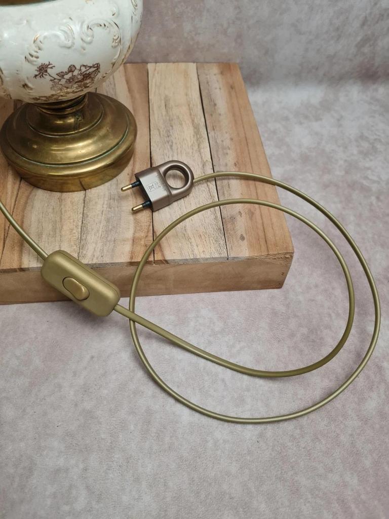 Lampe ancienne détournée – pied en terre de fer & laiton – esprit brocante