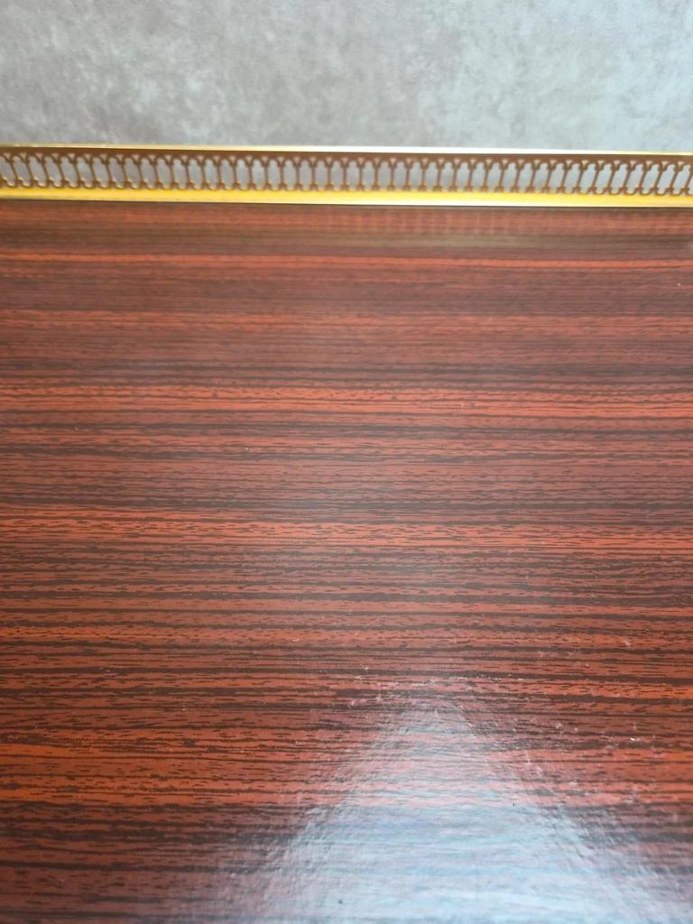 Grand plateau de service vintage italien Mb – effet palissandre & galerie dorée – années 60/70