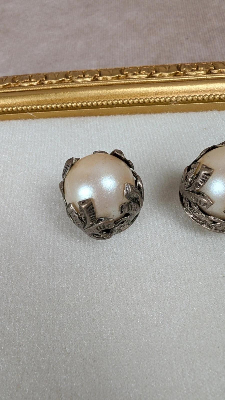 Boucles d’oreilles vintage à clips – perles monture argentée années 50/60