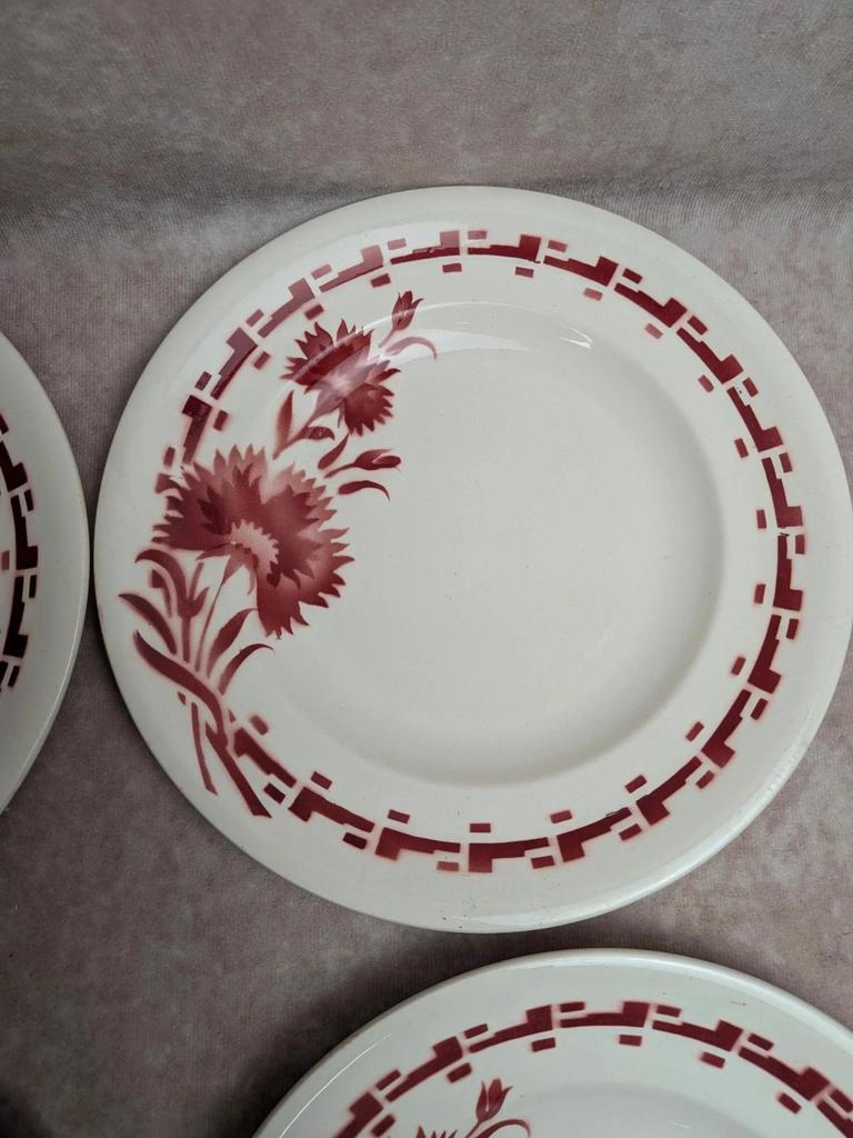 Lot de 6 assiettes plates en terre de fer Longwy – Modèle Viennois – Fleurs rouges