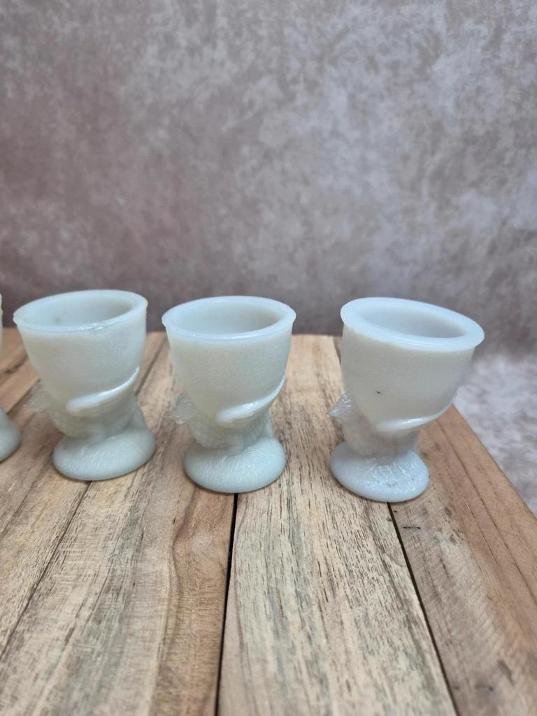 Service à œufs ancien Vallérysthal en opaline – poule et 6 coquetiers
