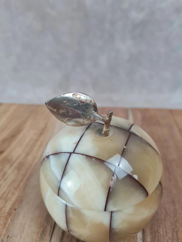 Petite boîte décorative en pierre – forme pomme vintage