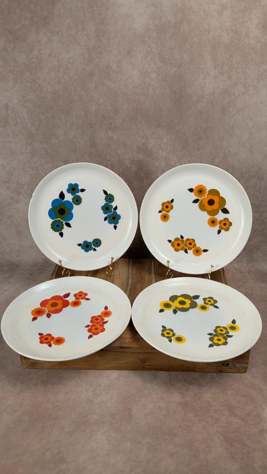Lot de 4 assiettes Arcopal modèle Lotus – vintage années 70