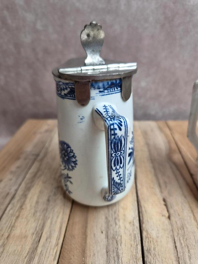 Paire de pots à lait anciens Boch Frères Keramis – modèle Saxe